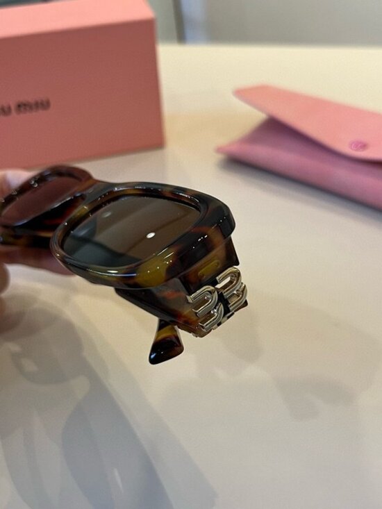?️ Miu Miu Oversized Sunglasses | Bold & Glamorous